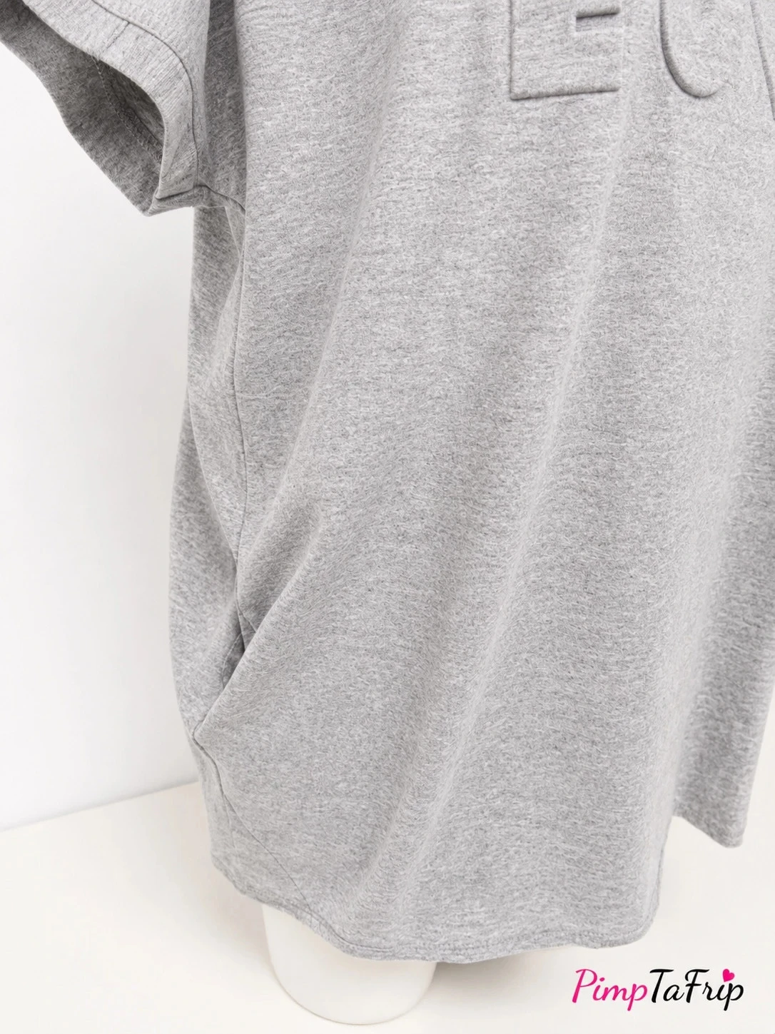 T-shirt “LOVE” en relief gris – Taille unique – photo 3